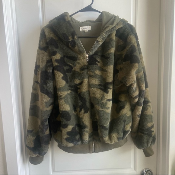 Donating soon Fur jacket - Picture 4 of 7